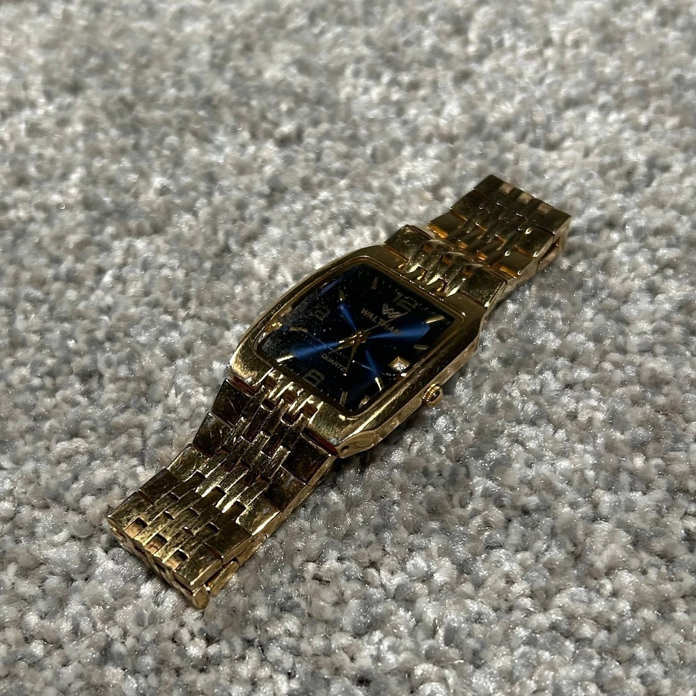 Vintage Waltham Gold Tone Quartz Watch Blue Sunray Dial XAX335 Japan‎ Movt